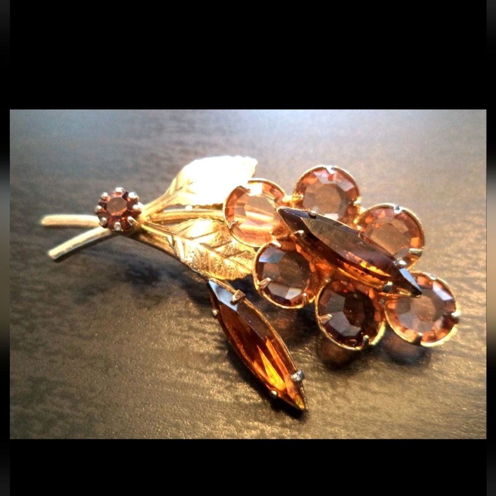 STUNNING VINTAGE ESTATE HIGH END RHINESTONE FLOWER 1 7/8" BROOCH